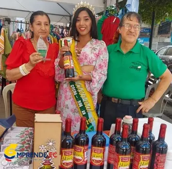 Emprendedores premiados con sus productos